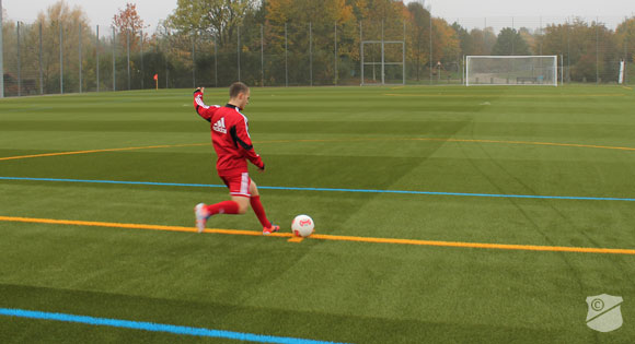 Neuer Kunstrasen im Sportpark
