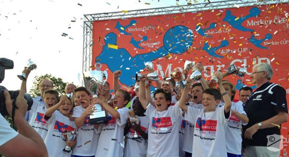 U11 gewinnt Merkur CUP