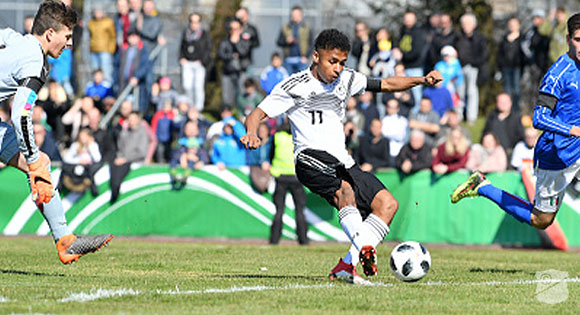 DFB-Junioren gewinnen mit Adeyemi gegen Frankreich