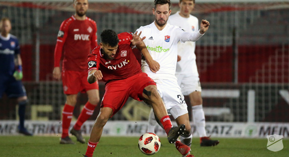 Pokal, Flutlicht, Heimspiel